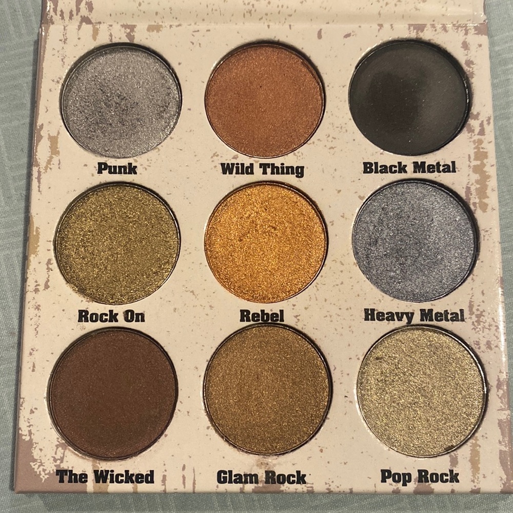 Crown Pro Glam Metals Eyeshadow Palette
